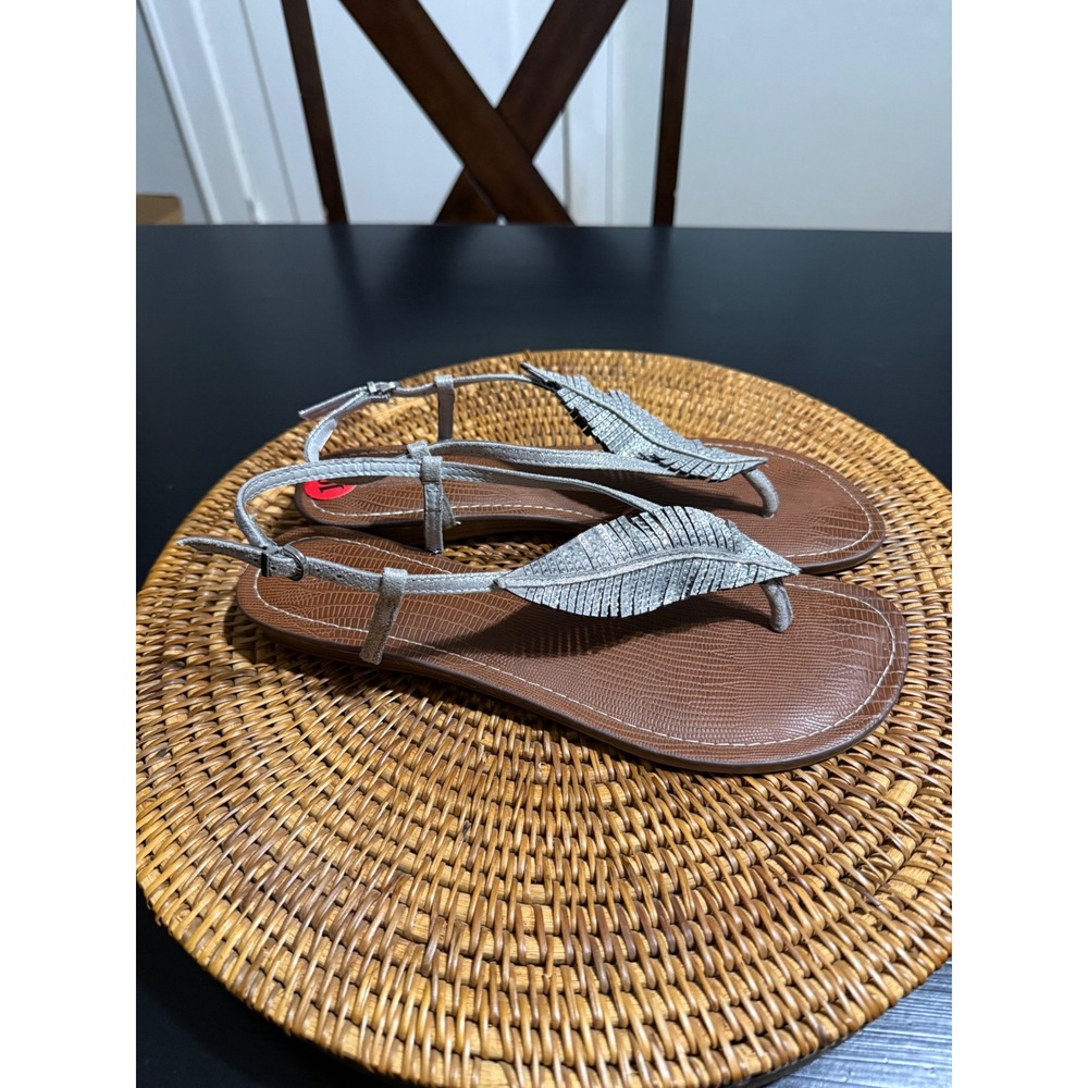 Carlos tandy 2 Silver Metallic Feather T-Strap Slingback Sandals Footbed 10M